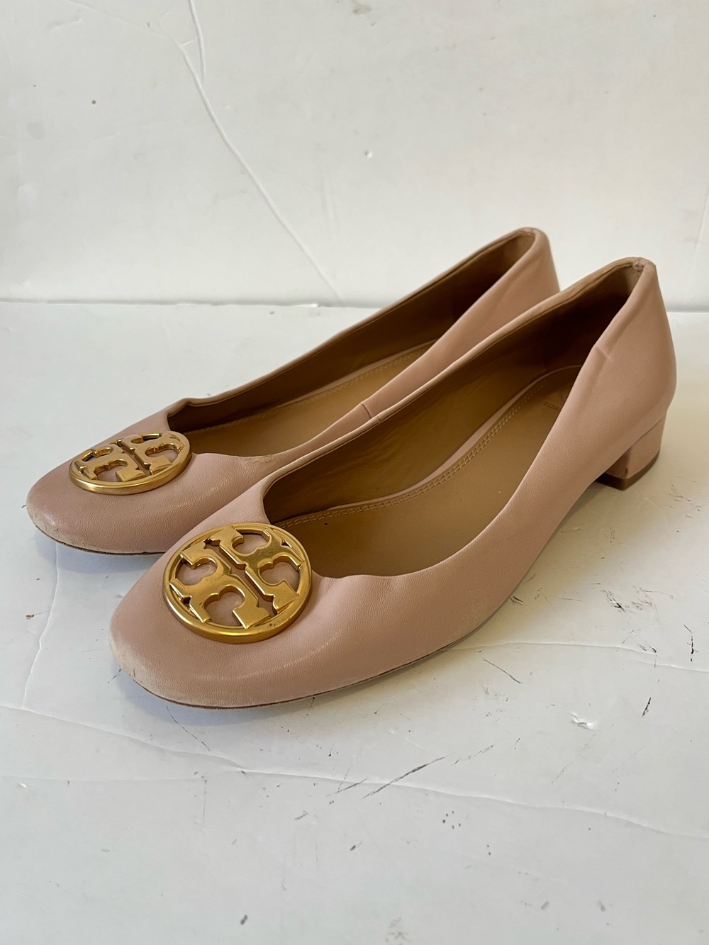 Tory Burch beige Leather Logo hardware Low Heel Flats size 9M